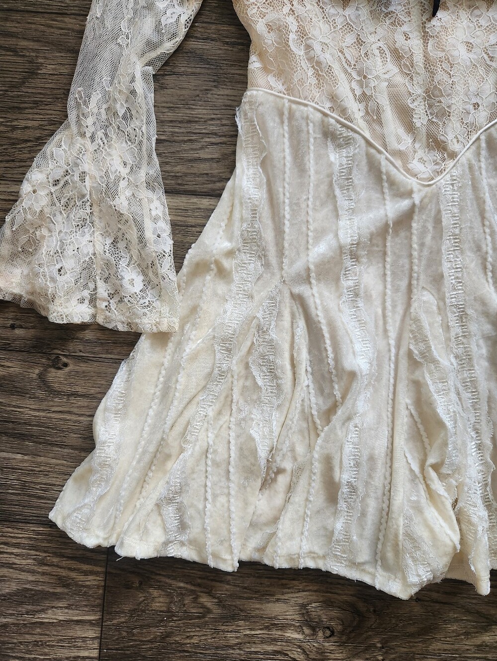 LaceMade Chantilly Cream Bustier Corset Bell Sleeve Mini Dress - Picture 3 of 8